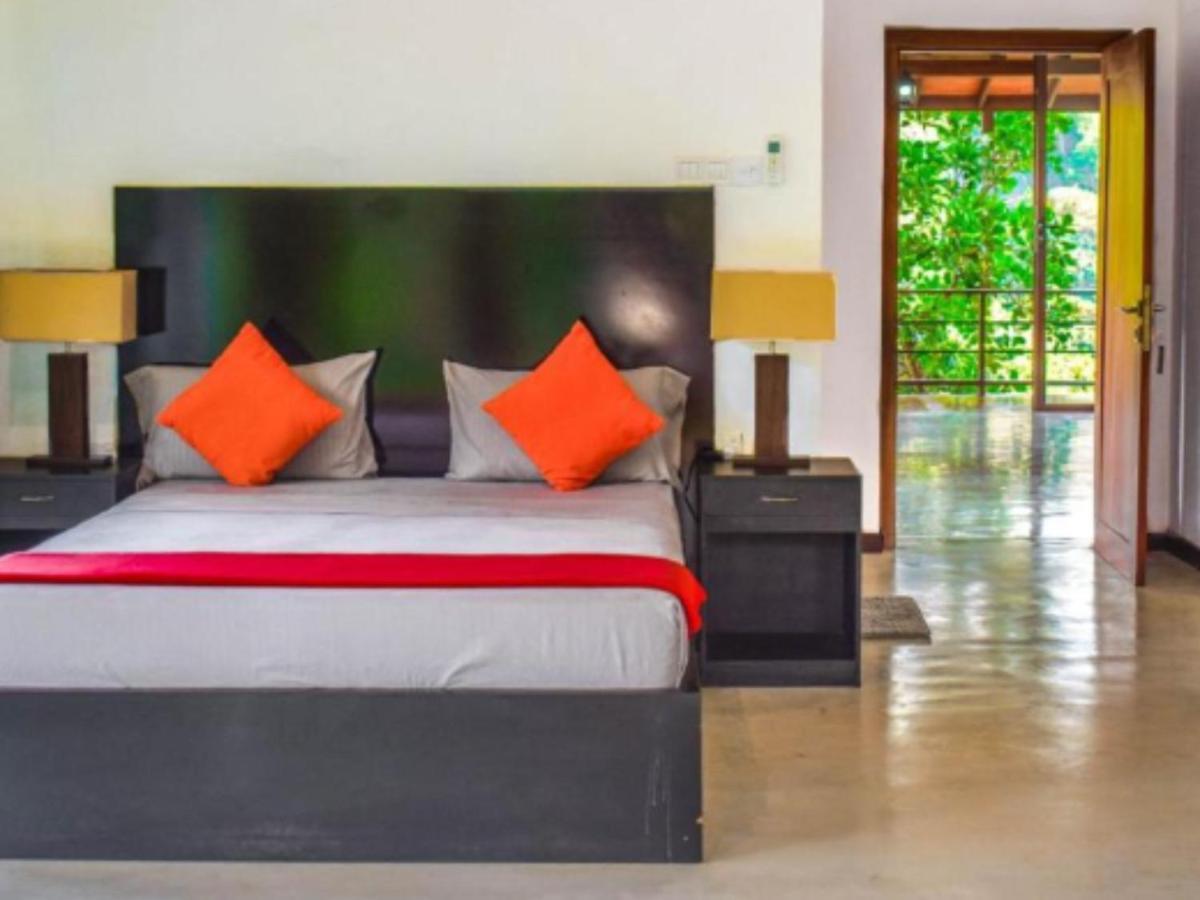 Aqua Exotica Wellness Retreat Hotel Гампола Екстериор снимка