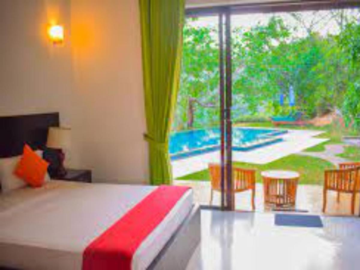 Aqua Exotica Wellness Retreat Hotel Гампола Екстериор снимка